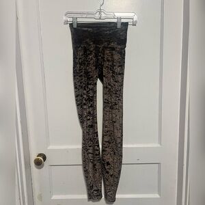Lululemon "WUNDER LOUNGE" VELVET
LEGGINGS Size 0